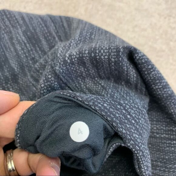 𝅺BLACK and gray Lululemon leggings size 4 - Picture 7 of 12